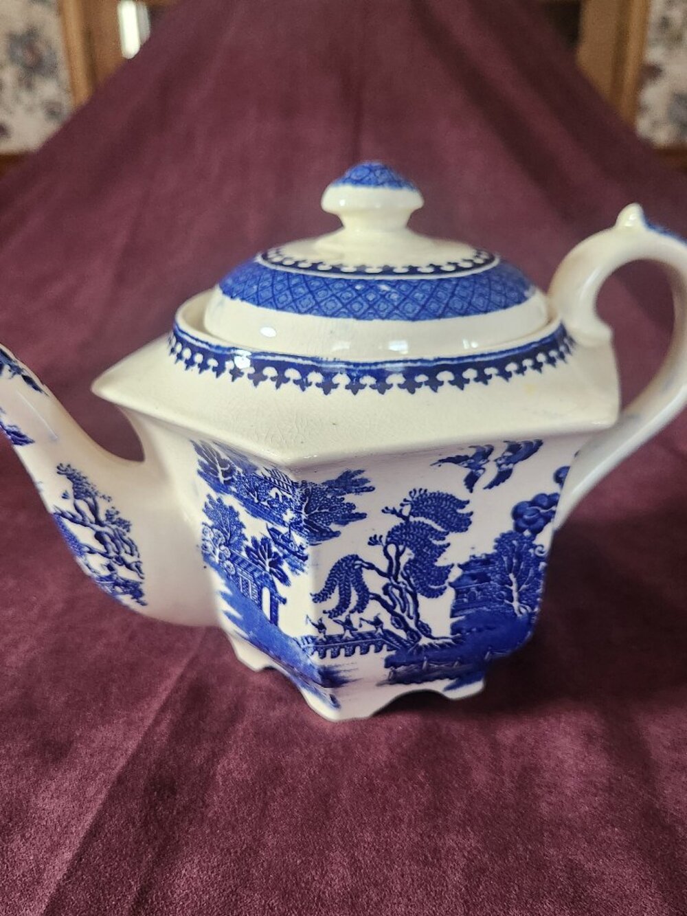 Sadler Blue Willow Hexagon Shape Teapot Blue White Transferware 4 Cups Vintage